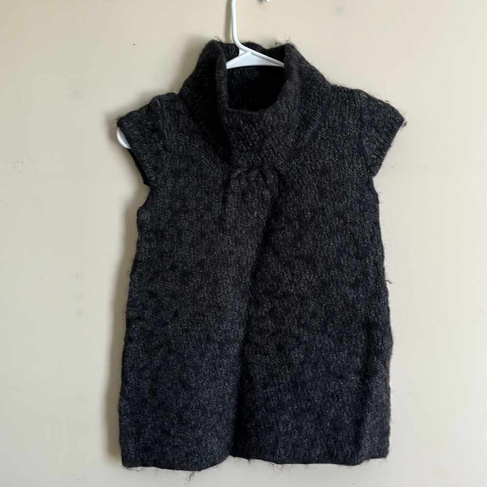 Women’s gray sweater vest, size small